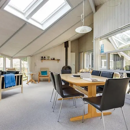 بيت للعطل Four-bedroom Holiday In *