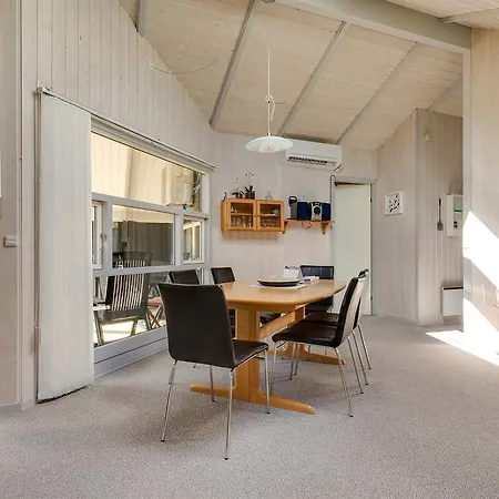 بيت للعطل Four-bedroom Holiday In *