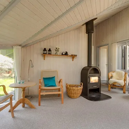 Four-bedroom Holiday In * هالس
