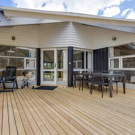 بيت للعطل Four-bedroom Holiday In *