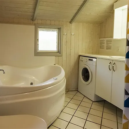 بيت للعطل Four-bedroom Holiday In *