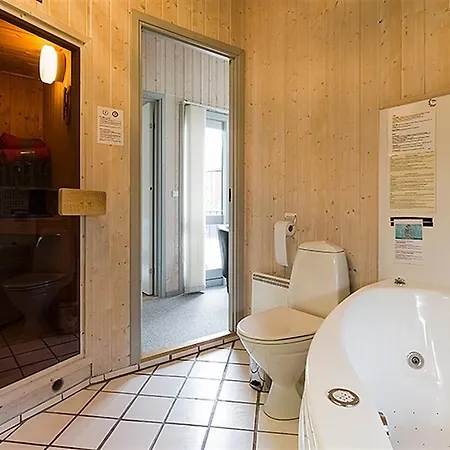 Four-bedroom Holiday In * هالس