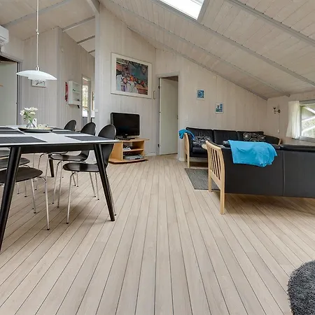 Four-bedroom Holiday In بيت للعطل